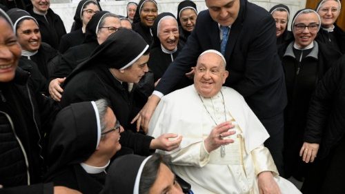 Pape au public: Puissions-nous accueillir la présence de Mary dans nos vies