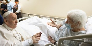 L'expérience intime du pape François de la maladie et de la souffrance