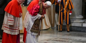 Le pape Leo passe du temps avec Mary, s'arrête à Tomb of Pope Francis