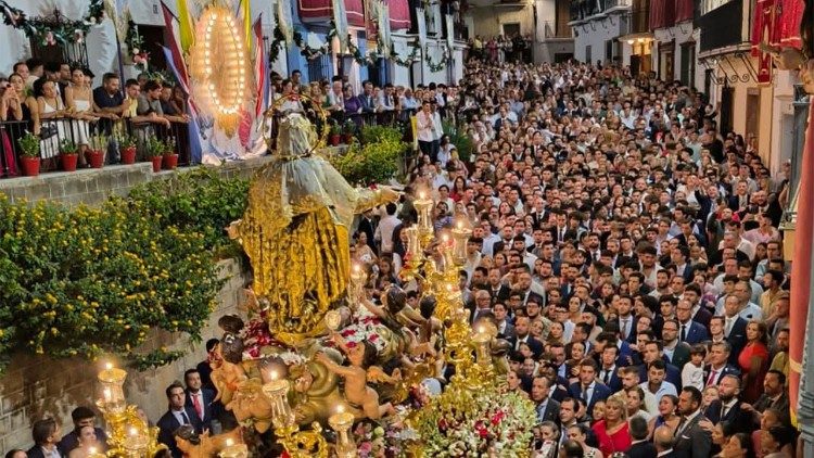 Procession avec la statue de Notre-Dame "Péché pecado"